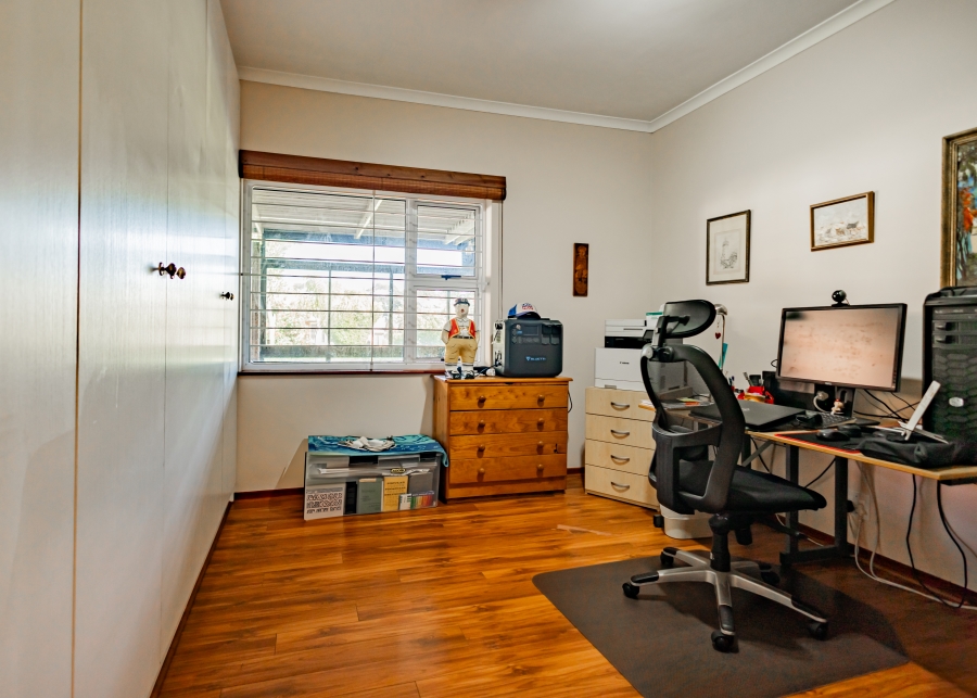 3 Bedroom Property for Sale in Kenridge Western Cape